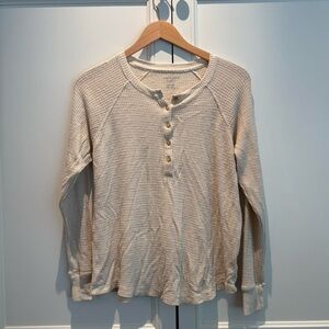 American Eagle Cream Long Sleeve